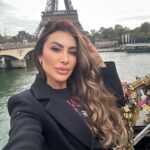 Jaque Khury Instagram - 🖤 Paris