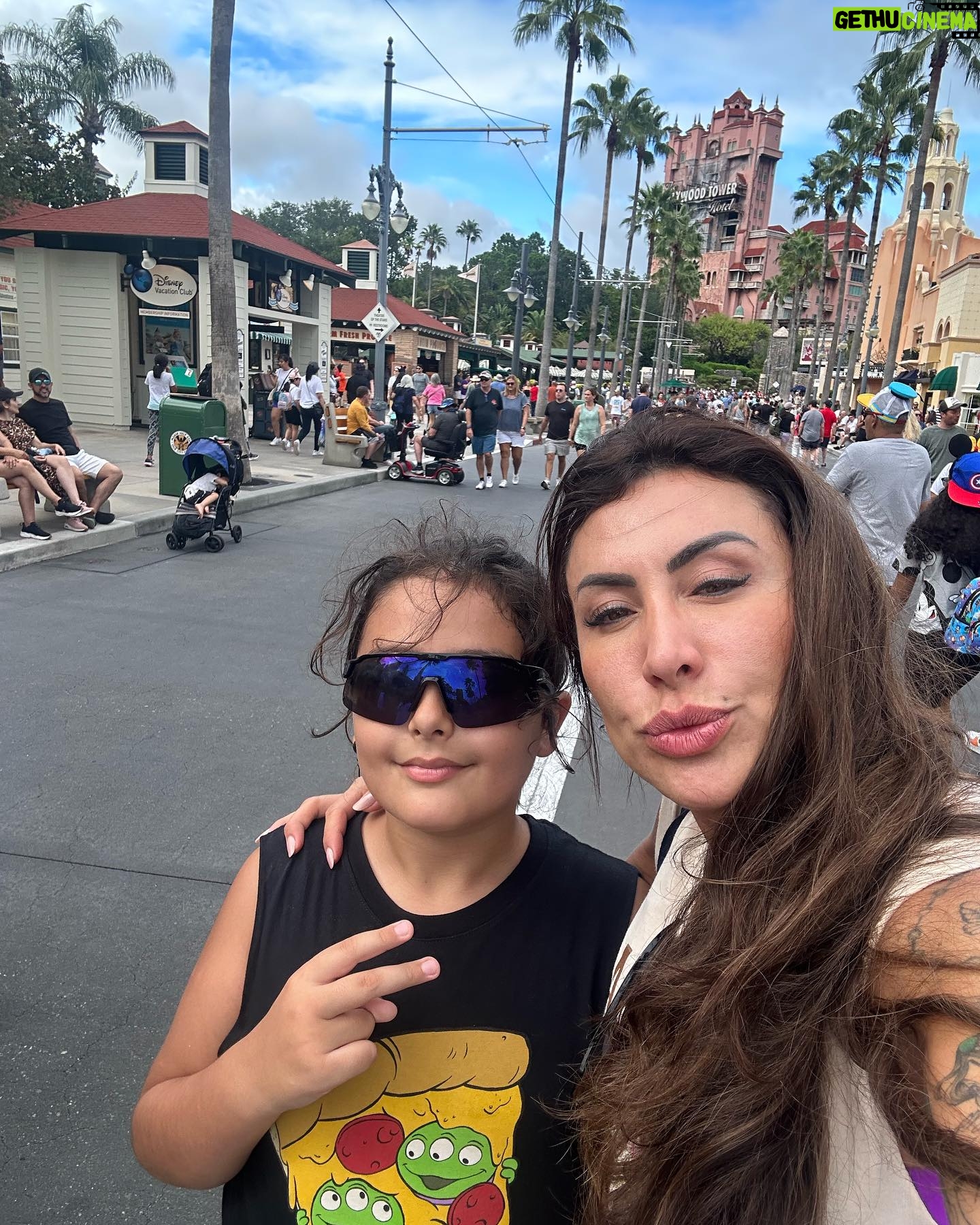 Jaque Khury Instagram - Obrigada Deus por esse sonho realizado. Obrigada @gaelkhury por ser a melhor cia do mundo. A gente se divertiu demais , e ainda ganhamos condicionamento de 13 km ou mais por dia. Foi a viagem mais incrível de nossas vidas ! Hora de arrumar a mala e voltar pra nossa rotina. 😕