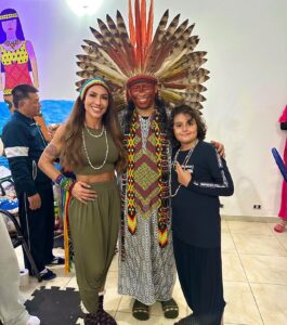 Jaque Khury Instagram - Como eu amo tudo isso 💚Hoje foi lindo 🤩 cerimônia do Nixipae (ayahuaska )com @mapuhunikuin na @casahaira . Hoje veio demais os meus familiares, e meu papel dentro da minha família. Resignificando padrões … quebrando ciclos de repetições e com a música alegre, danças … na tradição Huni Kuin, que é curar pela alegria. Cada experiência com essa medicina da floresta é única mas cada vez que vivencio mais eu me conecto com minha verdadeira natureza e espiritualidade. É um processo tão lindo de puro amor…. Que não sei explicar com palavras. #casahaira #hunikuin #mapuhunikuin #ayahuasca #nixipae