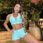 Jaque Khury Instagram - Boa sexta pessoal 😄 Nada de atacarem os chocolates , heim? Não vai acabar o chocolate do mundo. ! Kkkk Look @bellaferrarimodafitness
