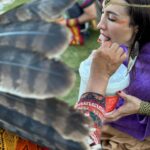 Jaque Khury Instagram - Aquela cerimônia de ayahuaska que chegou varrendo tudo de ruim como um tornado, 🌪️ tirando o medo e a procrastinação das minhas entranhas…me dando a dose de coragem que preciso para viver e continuar a minha caminhada. Esse pajé @ninawapaidamatahunikuin tem uma força inexplicável. E terminamos com batismo da pimenta 🌶️ Hampaya para melhorar a comunicação, aprendizado, memória e musicalidade, na @casahaira #hauxhaux #nixiepae #hunikuin #casahaira