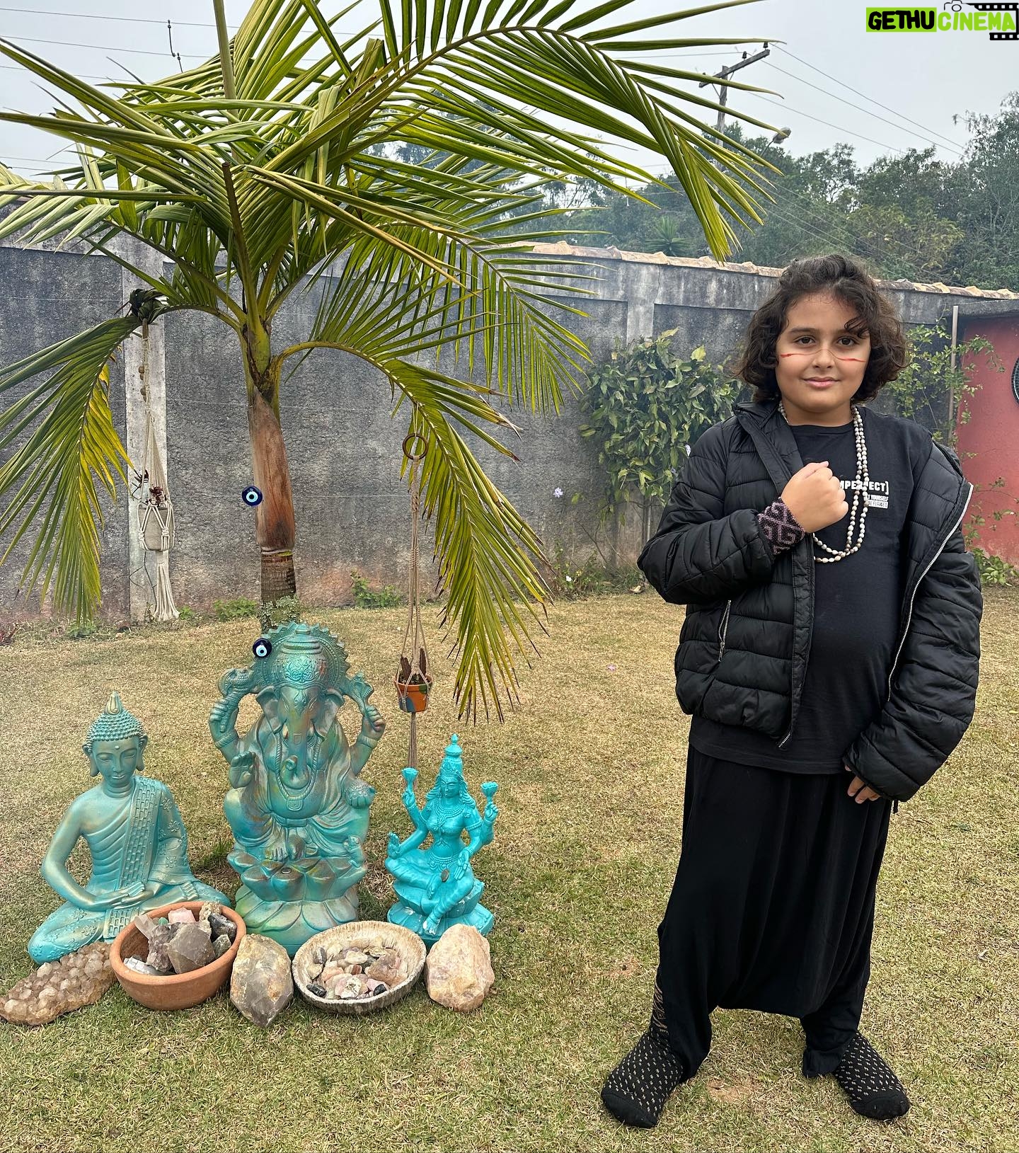 Jaque Khury Instagram - Como eu amo tudo isso 💚Hoje foi lindo 🤩 cerimônia do Nixipae (ayahuaska )com @mapuhunikuin na @casahaira . Hoje veio demais os meus familiares, e meu papel dentro da minha famÃlia. Resignificando padrões … quebrando ciclos de repetições e com a música alegre, danças … na tradição Huni Kuin, que é curar pela alegria. Cada experiência com essa medicina da floresta é única mas cada vez que vivencio mais eu me conecto com minha verdadeira natureza e espiritualidade. É um processo tão lindo de puro amor…. Que não sei explicar com palavras. #casahaira #hunikuin #mapuhunikuin #ayahuasca #nixipae