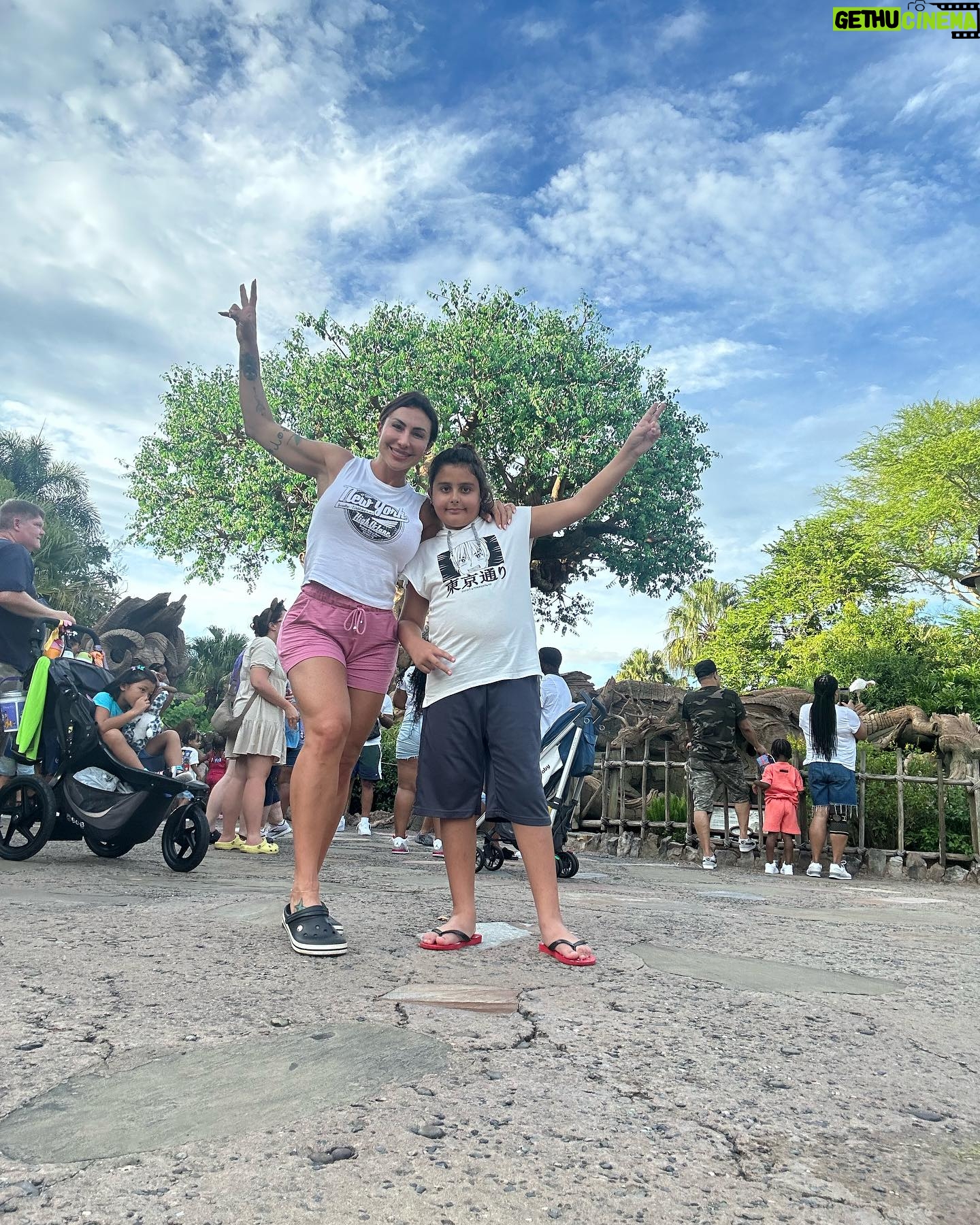 Jaque Khury Instagram - Obrigada Deus por esse sonho realizado. Obrigada @gaelkhury por ser a melhor cia do mundo. A gente se divertiu demais , e ainda ganhamos condicionamento de 13 km ou mais por dia. Foi a viagem mais incrível de nossas vidas ! Hora de arrumar a mala e voltar pra nossa rotina. 😕