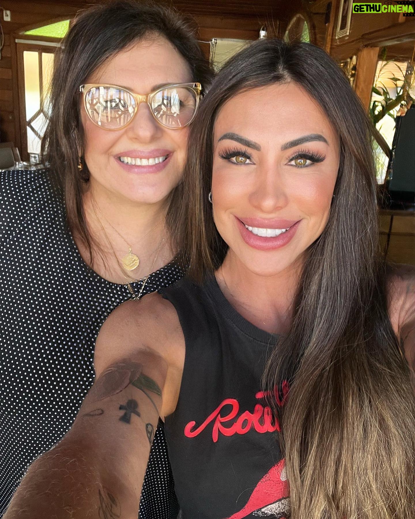 Jaque Khury Instagram - Feliz dia das mães mamis @leilaacury 🥰 obrigada por ser essa mãe e vó maravilhosa, que tá sempre pronta para me ajudar 🥰te amo