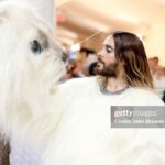 Jared Leto Instagram - Happy Met Gala 🖤 Which was your favorite? Maybe it’ll make an appearance on tour 🐱 @gucci @alessandro_michele @karllagerfeld @scpsunlimited @kimkardashian @kendalljenner @kyliejenner @dakotajohnson @katyperry @jimmyfallon @honeymoon @donatella_versace