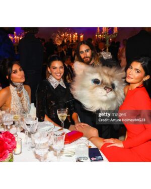 Jared Leto Instagram - Happy Met Gala 🖤

Which was your favorite?

Maybe it’ll make an appearance on tour 🐱

@gucci @alessandro_michele @karllagerfeld @scpsunlimited @kimkardashian @kendalljenner @kyliejenner @dakotajohnson @katyperry @jimmyfallon @honeymoon @donatella_versace