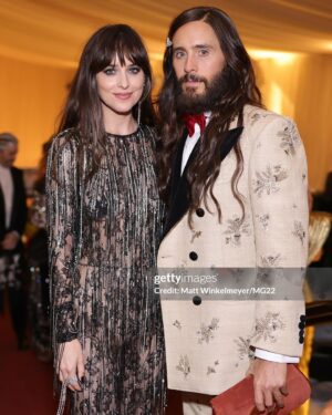 Jared Leto Instagram - Happy Met Gala 🖤

Which was your favorite?

Maybe it’ll make an appearance on tour 🐱

@gucci @alessandro_michele @karllagerfeld @scpsunlimited @kimkardashian @kendalljenner @kyliejenner @dakotajohnson @katyperry @jimmyfallon @honeymoon @donatella_versace