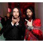 Jared Leto Instagram - Happy Met Gala 🖤 Which was your favorite? Maybe it’ll make an appearance on tour 🐱 @gucci @alessandro_michele @karllagerfeld @scpsunlimited @kimkardashian @kendalljenner @kyliejenner @dakotajohnson @katyperry @jimmyfallon @honeymoon @donatella_versace