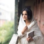 Jasleen Royal Instagram - मैं इश्क़ लिखूं तुझे होजाये ..