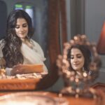 Jasleen Royal Instagram - मैं इश्क़ लिखूं तुझे होजाये ..
