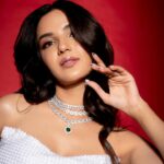 Jasmin Bhasin Instagram – White dream for Femina night 🤍🤍🤍

Outfit : @rudrakshdwivedi 
Bling : @the_jewel_gallery
Styled by : @ankiitaapatel
Mua : @afreen_makeupartist @teamaafreenmakeupartist
📸 @ashish_ojha_photography