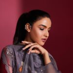 Jasmin Bhasin Instagram – Look @ me, not the caption 😉

Dolled up for #hungamastyleawards 

Outfit @sahilkochharofficial
Earcuffs @the_jewel_gallery 
Styled by @stylingbyvictor @sohail__mughal___
Assisted by @sanzimehta777
Clicked by @theguywithacanon 
Makeup and hair by @celebsmakeupbysejal