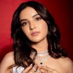 Jasmin Bhasin Instagram - White dream for Femina night 🤍🤍🤍 Outfit : @rudrakshdwivedi Bling : @the_jewel_gallery Styled by : @ankiitaapatel Mua : @afreen_makeupartist @teamaafreenmakeupartist 📸 @ashish_ojha_photography