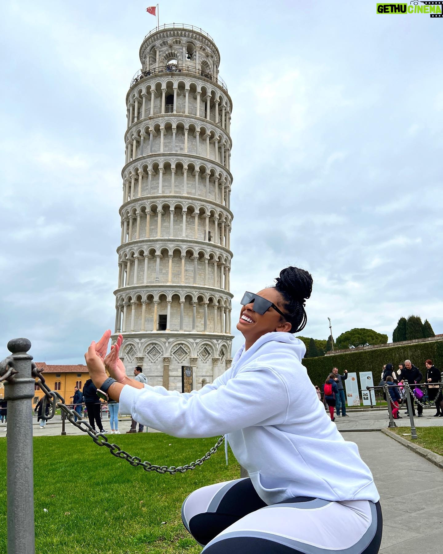 Jasmine Luv Instagram - Did I nail it? I’ve waited my whole life to do this 😂😂🇮🇹 @luvnslim #leaningtower #pisa