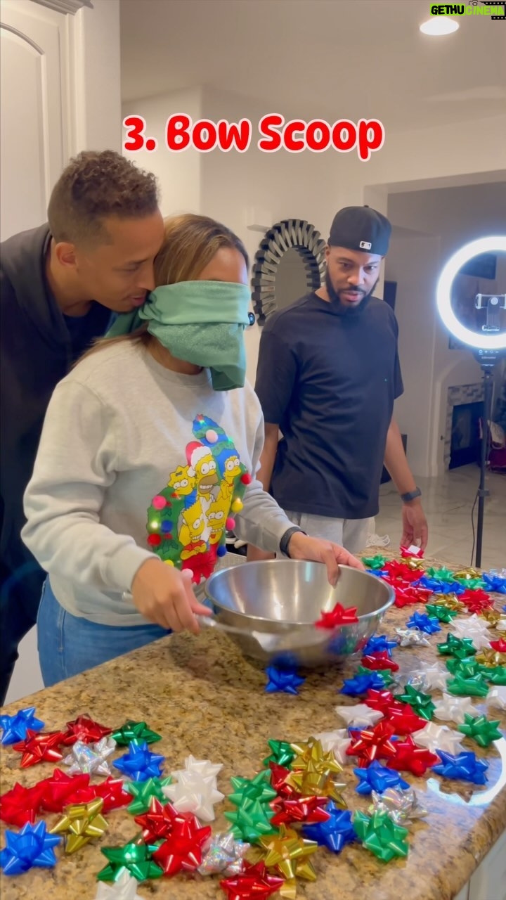 Jasmine Luv - 51.9K Likes - Because one thing I’m gonna do…is host a good party 😂 A time was had at hubby’s birthday!! 🎉🎄 Here are some game ideas for your next family/friends event #gamenight #familynight #christmasgames #partygames #fungames
Balloons: @livydecors