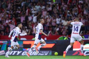 Javier 'Chicharito' Hernández Instagram - Se viene lo más chingón, LIGUILLA!!
Gracias por todo el apoyo, un honor y un privilegio portar estos colores. 
Juntos somos más fuertes!!
🔴🐐⚪️