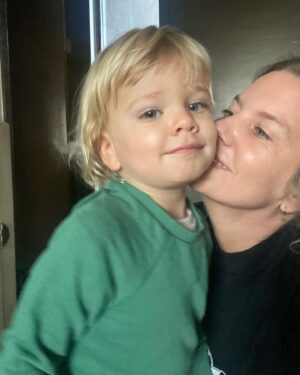 Javiera Acevedo Instagram - Mañanas antes de partir al jardín…❤️
Tan cariñoso tan dulce y tierno, tan bueno y tan simpático! Enamorada es poco!