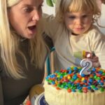 Javiera Acevedo Instagram - 20/05/21 Mi amor hermoso mi guagua mi princeso de mi corazón tan dulce tan tierno tan regalón cariñoso y generoso, observador, cauteloso y explorador… hace 2 años me hiciste la mujer más feliz del mundo y cada día ese amor crece… tanto así que uno piensa que va a explotar de amor! Como se puede amar tanto! Gracias Guaton delicioso por darme tantas alegrías, por hacerme reír a diario y por compartir los mismos gustos por el cariño la ternura la buena mesa y la felicidad de reunir a todos con tu sonrisa y tu amor infinito. Cosito mas rico mi niñito libre, te veo crecer rodeado de amor y cariño. Eres especial y tu ángel y simpatía te llevarán muy lejos! Que sean muchos más así de sanito y así de contento Kaicito!!! Tu mamá en su mejor versión gracias a ti ♥️ #mesdelmar #mesdelkai 🌊