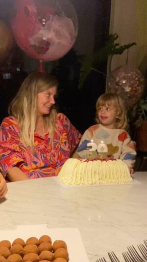 Javiera Acevedo Instagram - Todos mis deseos son contigo! Tu salud tu felicidad, tu tal cual ❤️💘 🎂 🎁 🎈 🎉