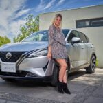 Javiera Acevedo Instagram - Curvas perfectas, armonía perfecta... Si, mi #Qashqai lo tiene todo!!! Además de linda, tiene tecnología de alta gama y se siente como andar en un avión. No se quién se ve mejor en esta foto, ¿mi @nissancl Qashqai o yo? 😂