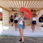 Javiera Acevedo Instagram - Hoy día estuve en Lollapalooza junto a @nissancl ❤️ En el Stand de Lounge VIP pueden ver el nuevo #NissanKicksRockEdition y además tomarse un rico mojito sin alcohol! Nos vemos!