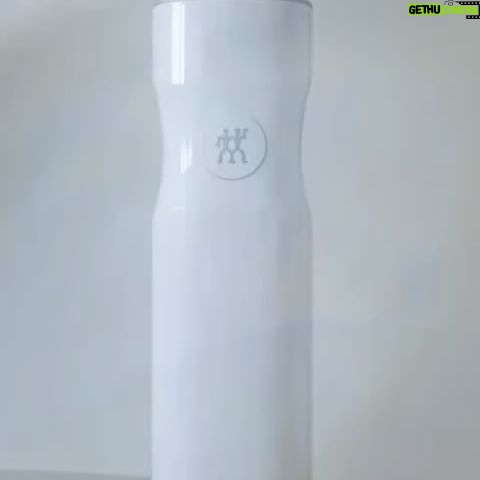 Javiera Acevedo Instagram - CONCURSO!!! Les tengo el tremendo concurso! Quieres ganarte el mismo kit que tengo yo? Es muy fácil! Solo debes darle like a esta publicación, seguir a @elvolcanchile y dejarme en comentarios para qué usarías esta selladora al vacío Fresh&Save de Zwilling. (De verdad es increíble, la amarás!!!) El sorteo del concurso se realiza el 30 de diciembre, y el premio se debe retirar en EL VOLCAN Santiago. Además les tengo un suuuper descuento!!! Desde hoy hay un 45% de descuento en Accesorios y Selladora Fresh&Save Zwilling hasta el día domingo 08 de enero, 2023. Aprovéchenlo!!!