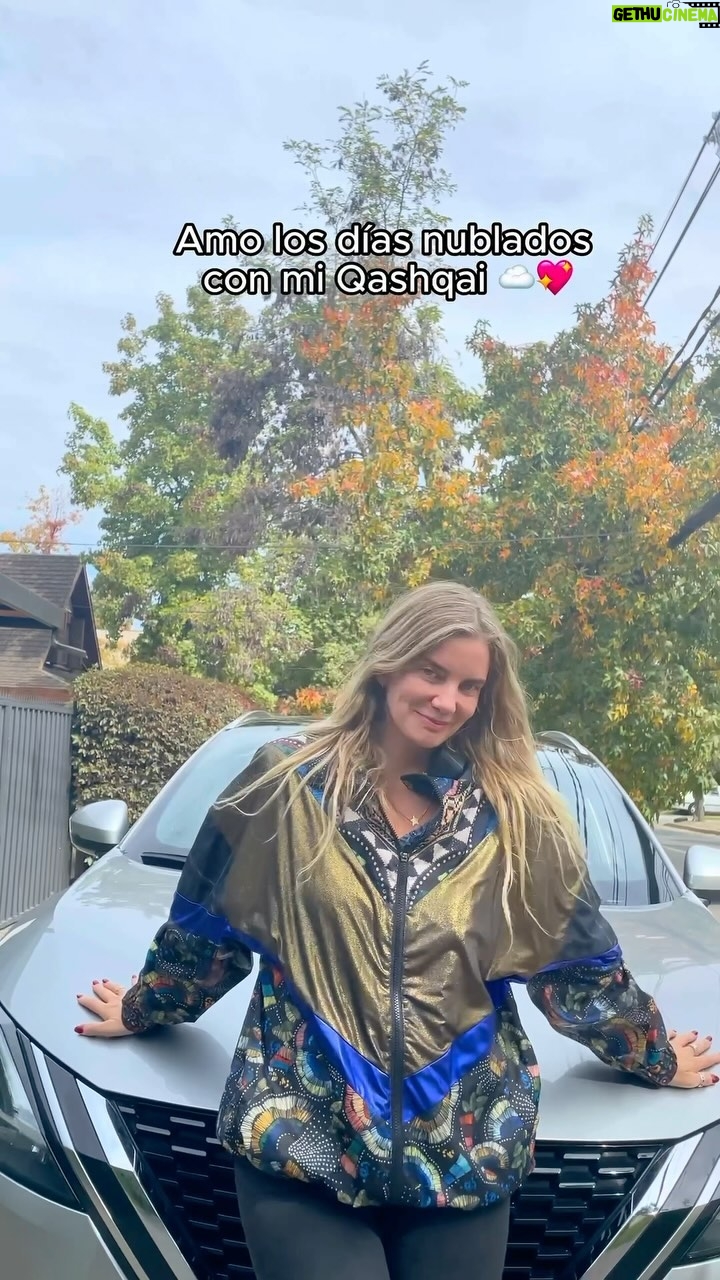 Javiera Acevedo Instagram - Los días nublados me dan ganas de quedarme en pijama viendo películas🥱☁️, pero mi Qashqai de @nissancl hace de cada viaje un súper panorama incluso con nubecitas🫶🏻🚗 #NissanQashqai #publicidad