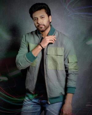 Jayam Ravi Instagram - 🚨 #Siren promotions 🚨

Jacket : @khhouseofkhaddar @elevate_promotions 
Footwear : @tonirossiofficial 

Styled by @malinikarthikeyan Style Team @harshene.ravichandar @team___e 

Photographed by @kiransaphotography 

#JayamRavi #TeamE #Siren #vijaytv