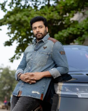 Jayam Ravi Instagram - 🚨 #Siren promotions 🚨

Jacket : @thevrenaissance 
Jewellery : @foret.store 
Footwear : @woodlandexploremore 

Styled by @malinikarthikeyan
Style team @team___e 
@harshene.ravichandar 

Photographed by @kiransaphotography 

#JayamRavi #TeamE #Siren #styledbyteame