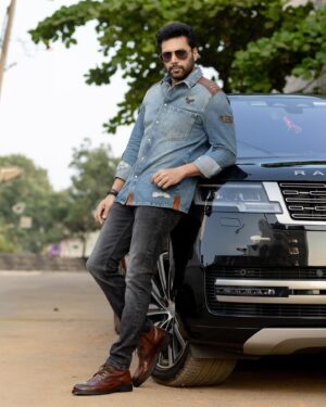 Jayam Ravi Instagram - 🚨 #Siren promotions 🚨

Jacket : @thevrenaissance 
Jewellery : @foret.store 
Footwear : @woodlandexploremore 

Styled by @malinikarthikeyan
Style team @team___e 
@harshene.ravichandar 

Photographed by @kiransaphotography 

#JayamRavi #TeamE #Siren #styledbyteame