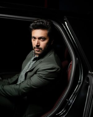 Jayam Ravi Instagram - For #Siren promotions 🚨

Jacket : @zafirandshadab 
Footwear : @woodlandexploremore 

Styled by @malinikarthikeyan
Style team @harshene.ravichandar @team___e 

Photographed by @kiransaphotography 

#JayamRavi #TeamE #Siren #styledbyteame