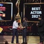 Jayasurya Instagram - Thank you @vanithamagazine for acknowledging and recognising movies that released over the last few years. As an artist, it is really gratifying. Thank you for bringing back memories of Murali and Vellam; a movie that will always remain close to my heart. Thank you Asif for so kindly accepting to present this award to me 😊 @prajeshsen @robyraj_ @iamsamyuktha_ @muralikunnumpurath @vanithamagazine