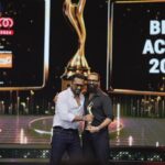 Jayasurya Instagram - Thank you @vanithamagazine for acknowledging and recognising movies that released over the last few years. As an artist, it is really gratifying. Thank you for bringing back memories of Murali and Vellam; a movie that will always remain close to my heart. Thank you Asif for so kindly accepting to present this award to me 😊 @prajeshsen @robyraj_ @iamsamyuktha_ @muralikunnumpurath @vanithamagazine