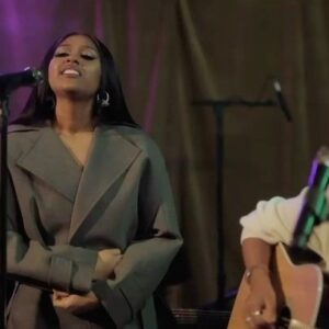 Jazmine Sullivan Instagram - You guys supported this so much I had to throw it on my YouTube channel￼️💜Watch my performance of “Girl Like Me” with the amazing H.E.R. from NPR’s Tiny Desk! Link in Bio