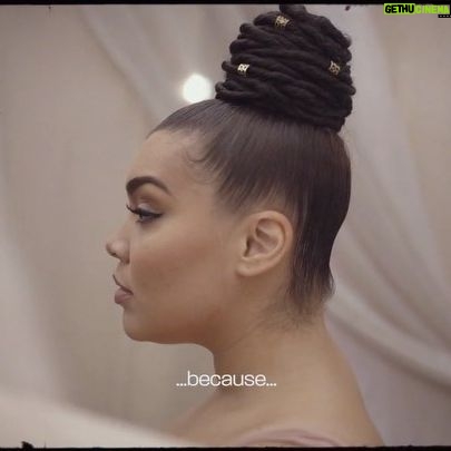 Jazmine Sullivan Instagram - PART 4: PICK UP YOUR FEELINGS - ANTOINETTE’S TALE Narrated by: Antoinette Henry @antoinettewashere Music: Dave Watson @iamdavewatson Creative Director: Amaya Segura @epistolare Executive Producer - Omari Williams @capitolagentmedia Director/Director of Photography/Editor - Mansa Twin Johnson @mojo_shoots Production Manager/Editor - Mignotae Kebede @migkeb Cam Op - Evan Morsell @evanmorsell Key grip/Gaffer - Leon Mitchell @leonspades Production Assistant - DaKari Johnson @_drippydak Production Assistant - Nathan Peoples @nativepoet_ Set Design - Matthew Englebert & Nathan Novak Hair - Dede McPherson @de_mcpherson Makeup - Marita Johnson @beatemua Styling - Christine Nicholson @christinenicholson_ Video Commissioner - @samhoustonishere Thank u Antoinette for being a part of this and sharing ur words of wisdom!! You’re glowing beebee and I love u from the bottom of my heart! Ladies we hold the power! Remember dat!!! THE 🐱 IS OURS!