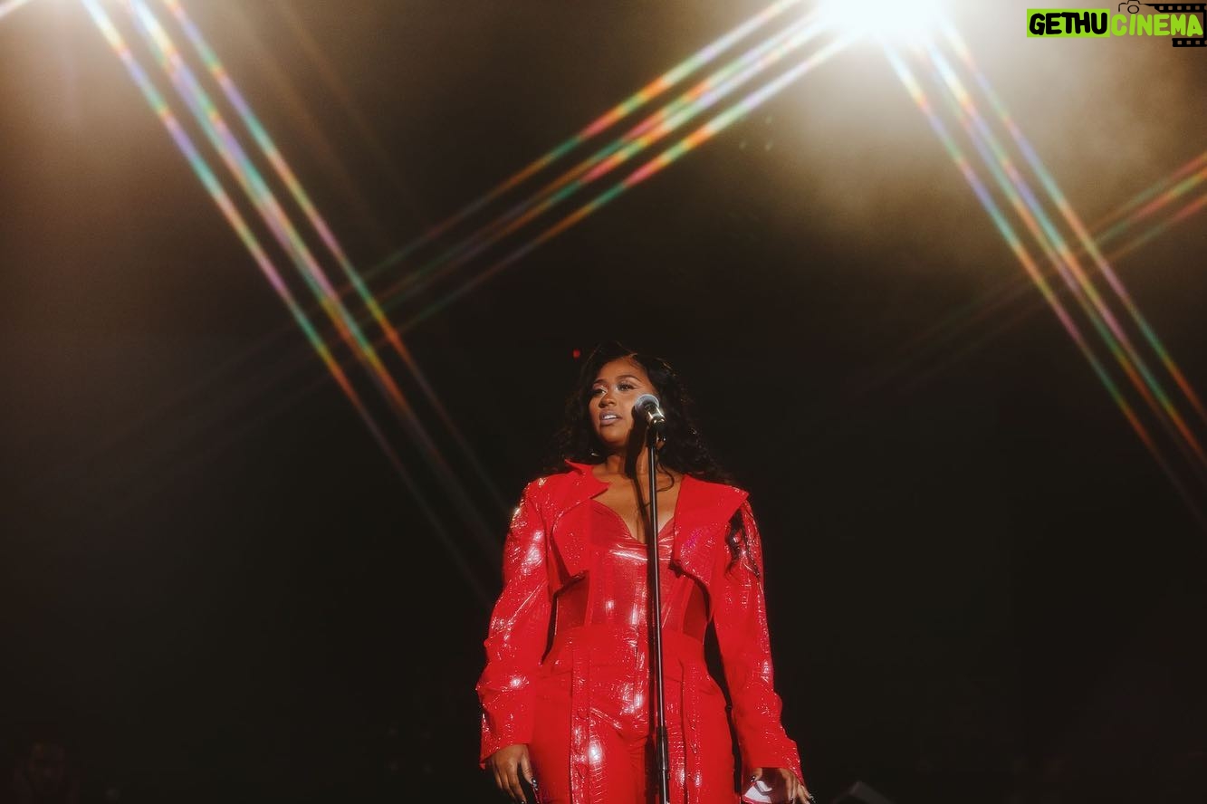 Jazmine Sullivan Instagram - 🌹HEAUX TALES🌹@jazminesullivan x #solblume 📸 @itchyeyephotos