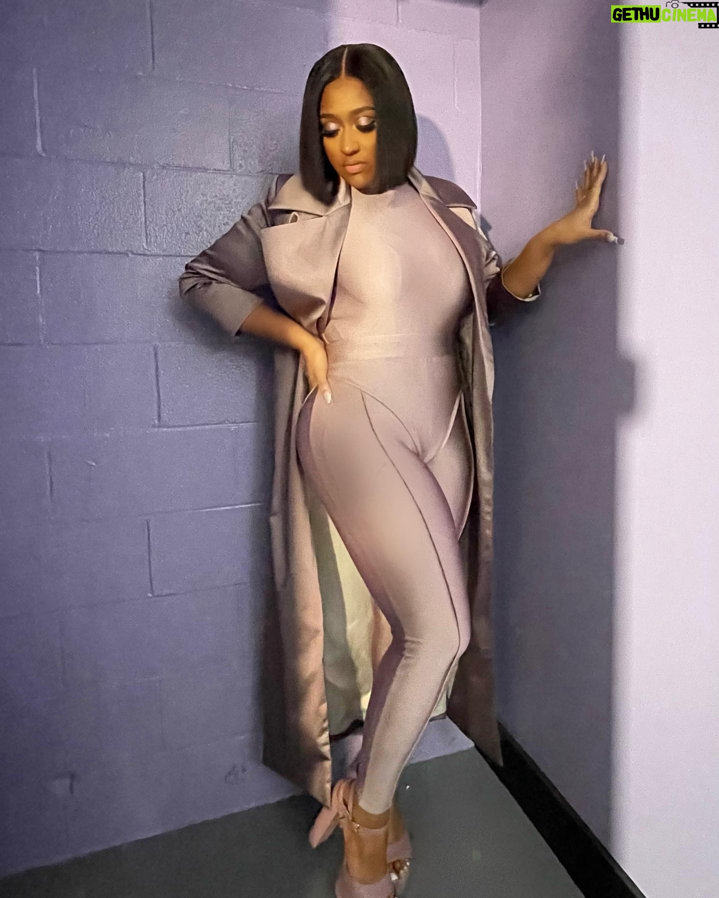 Jazmine Sullivan - 108.7K Likes - Learn your parts. #HeauxTalesTour
Hair : @yazzo_jhs
Makeup: @beautemua
Styling: @icontips and @baotranchi