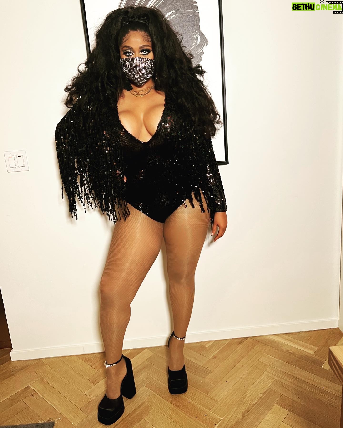 Jazmine Sullivan - 93.6K Likes - Celebrating the queen👑🐝 and boo @iamdavewatson bday!! One thing I LOVESSS is a Virgo!😍❤️