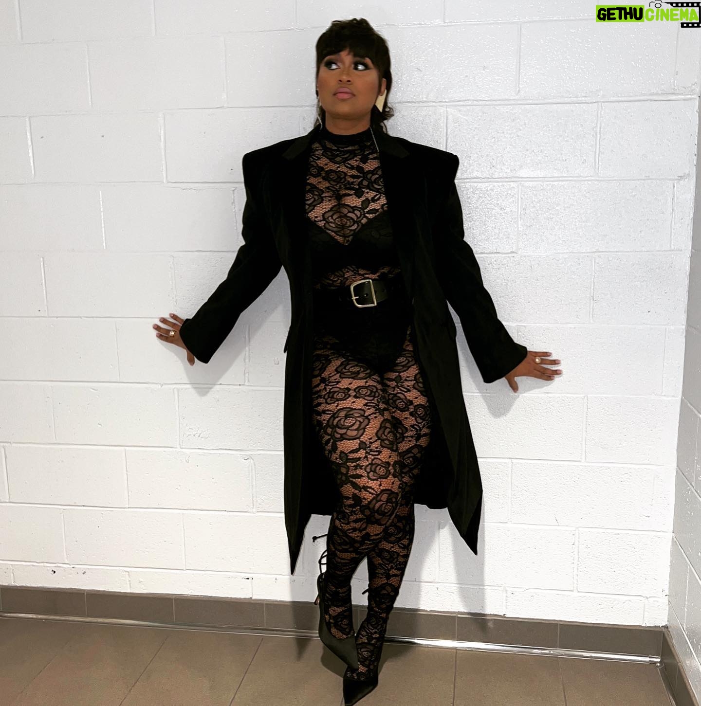 Jazmine Sullivan - 83.8K Likes - Happy holidays everyone❤️