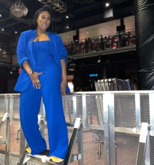 Jazmine Sullivan Instagram - To a beautiful 35th bday weekend w beautiful people. Thank y’all for filling me this weekend and everyday w ur love. Cheers to being (In my humble opinion) Gods greatest creation.. a fu$&ing [black] woman! 🖤