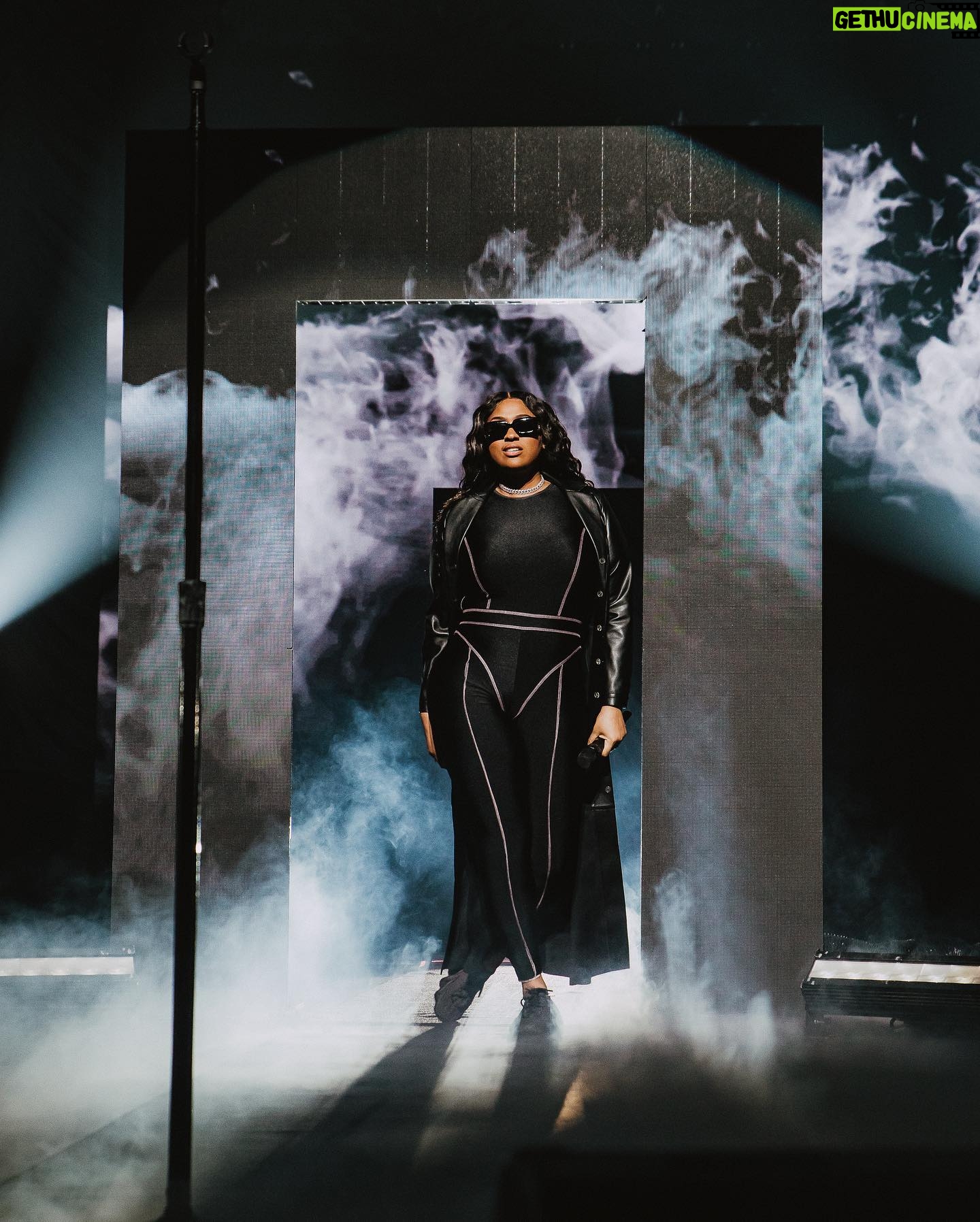 Jazmine Sullivan - 107.3K Likes - Can’t believe this tour is over. This was one for the books. Thank you to my fans who supported me, sang with me, and encouraged me. Ima miss you heauxs! 🥺🖤🙏🏾
And I want to send a special thank you to my team. We made it! Photos by @quasarmedia
………………………………………………………………………………