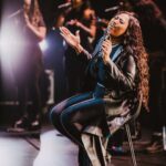 Jazmine Sullivan Instagram - Can’t believe this tour is over. This was one for the books. Thank you to my fans who supported me, sang with me, and encouraged me. Ima miss you heauxs! 🥺🖤🙏🏾 And I want to send a special thank you to my team. We made it! Photos by @quasarmedia ………………………………………………………………………………