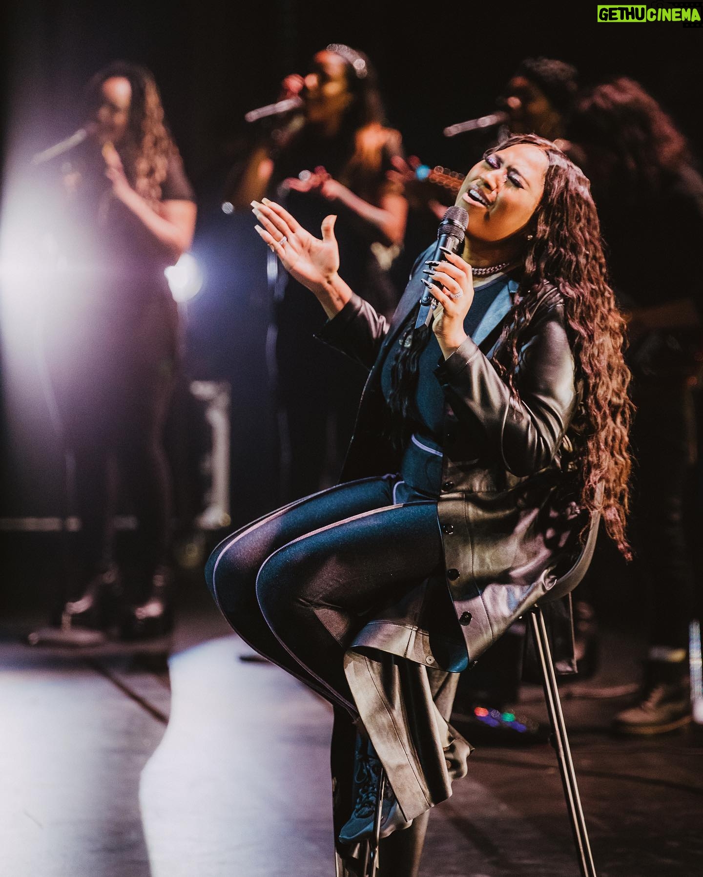 Jazmine Sullivan - 107.3K Likes - Can’t believe this tour is over. This was one for the books. Thank you to my fans who supported me, sang with me, and encouraged me. Ima miss you heauxs! 🥺🖤🙏🏾
And I want to send a special thank you to my team. We made it! Photos by @quasarmedia
………………………………………………………………………………