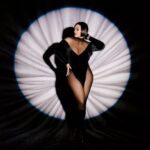 Jazmine Sullivan Instagram – @rollingstone @briannaholt 📸 @josefinasantos 
Styling: @kingtroi
Mua: @beautemua 
hair: @hairassasin
Nails: @tiarrahbeauty (sorry beebee😘)
Designer: @laquan_smith