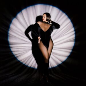 Jazmine Sullivan Instagram - @rollingstone @briannaholt 📸 @josefinasantos 
Styling: @kingtroi
Mua: @beautemua 
hair: @hairassasin
Nails: @tiarrahbeauty (sorry beebee😘)
Designer: @laquan_smith