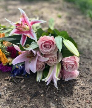 Jazmine Sullivan Instagram - I’m not sure what to say! This birthday has been incredibly hard for me. Words can’t describe how much I miss my mommy! But I’m grateful for the love I still have left. All my family and friends who have covered me since her passing. All of my supporters who have done the same with your prayers and well wishes! I truly appreciate you all!! Mostly I’m thankful God is carrying me thru this thang! I don’t know where I’d be without em’! So Here’s to 37🙏🏾❤️