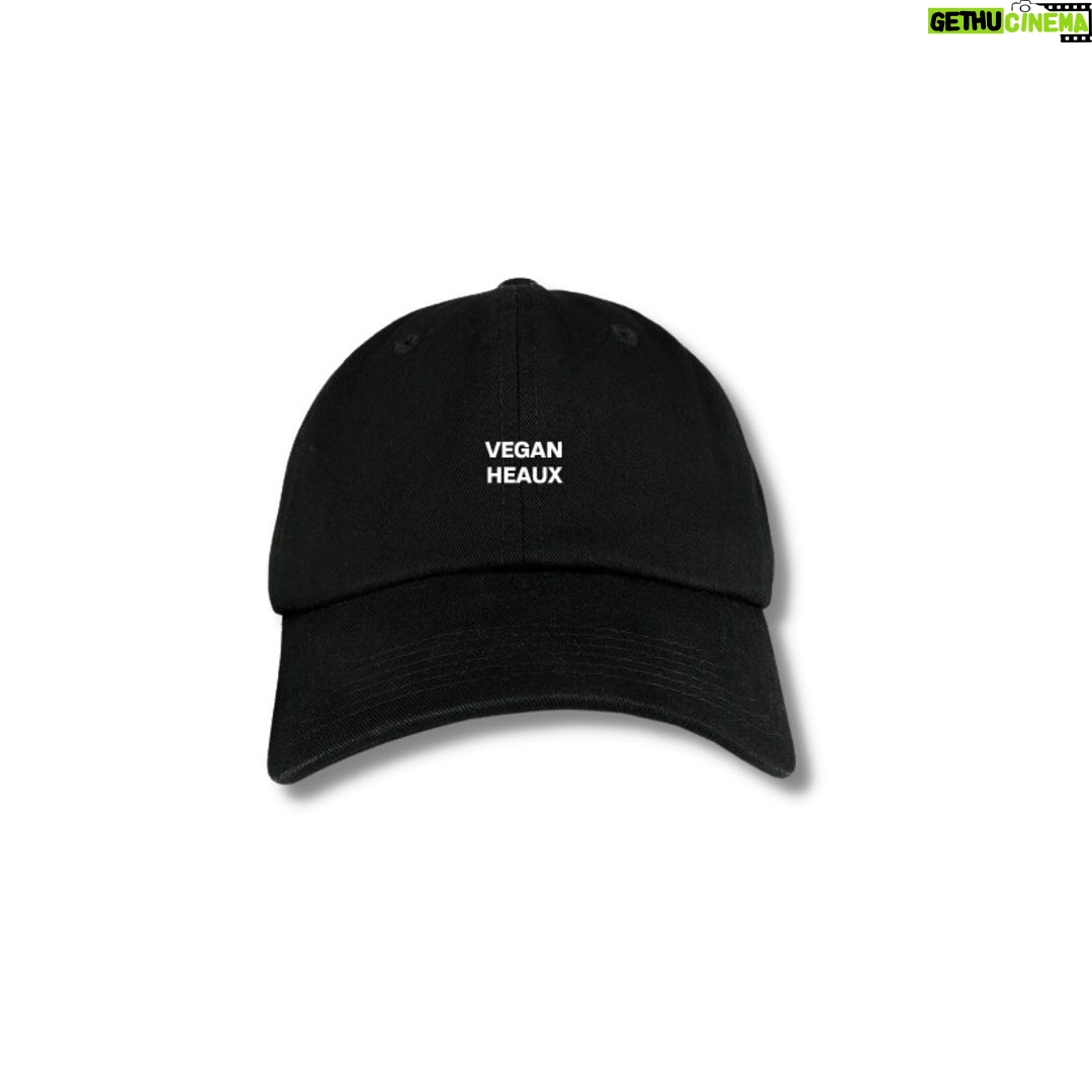 Jazmine Sullivan Instagram - You’ve been waiting and it’s finally here…. Heaux Tales Merch Collection Drop 1, pre-order starts this Wednesday at 12pm EST 💚 More on the way including vinyl.