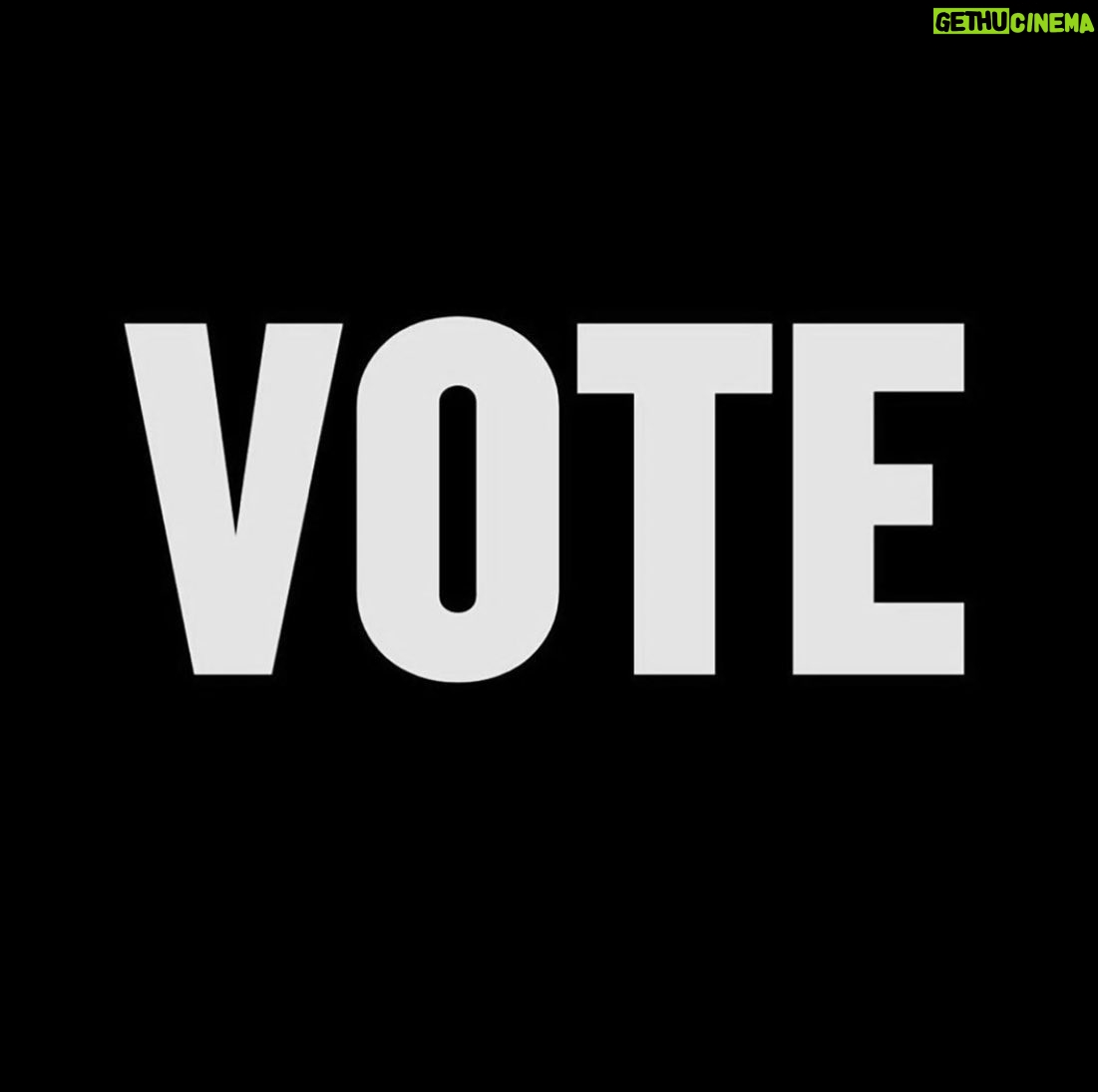 Jazmine Sullivan Instagram - Today’s the day!! Please get out and vote! U have the power to make a change in this country, and we desperately need it!! VOTE like ur life depends on it.. cuz it does!!✊🏿✊🏾✊🏽✊🏼#bidenharris2020