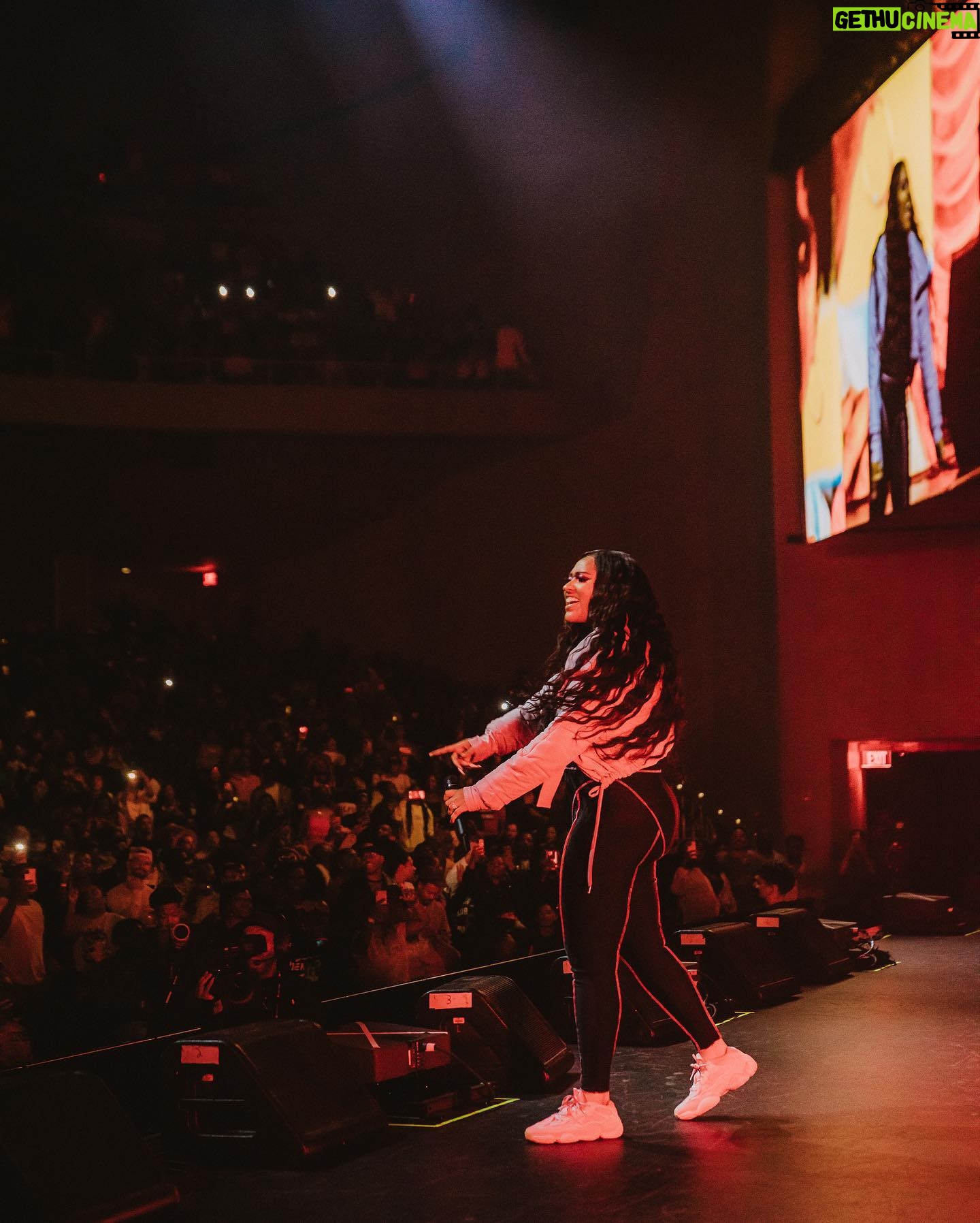Jazmine Sullivan - 107.3K Likes - Can’t believe this tour is over. This was one for the books. Thank you to my fans who supported me, sang with me, and encouraged me. Ima miss you heauxs! 🥺🖤🙏🏾
And I want to send a special thank you to my team. We made it! Photos by @quasarmedia
………………………………………………………………………………