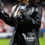 Jazmine Sullivan Instagram - World Series Game 5. Honored to perform for my city 🙏🏾 @mlb